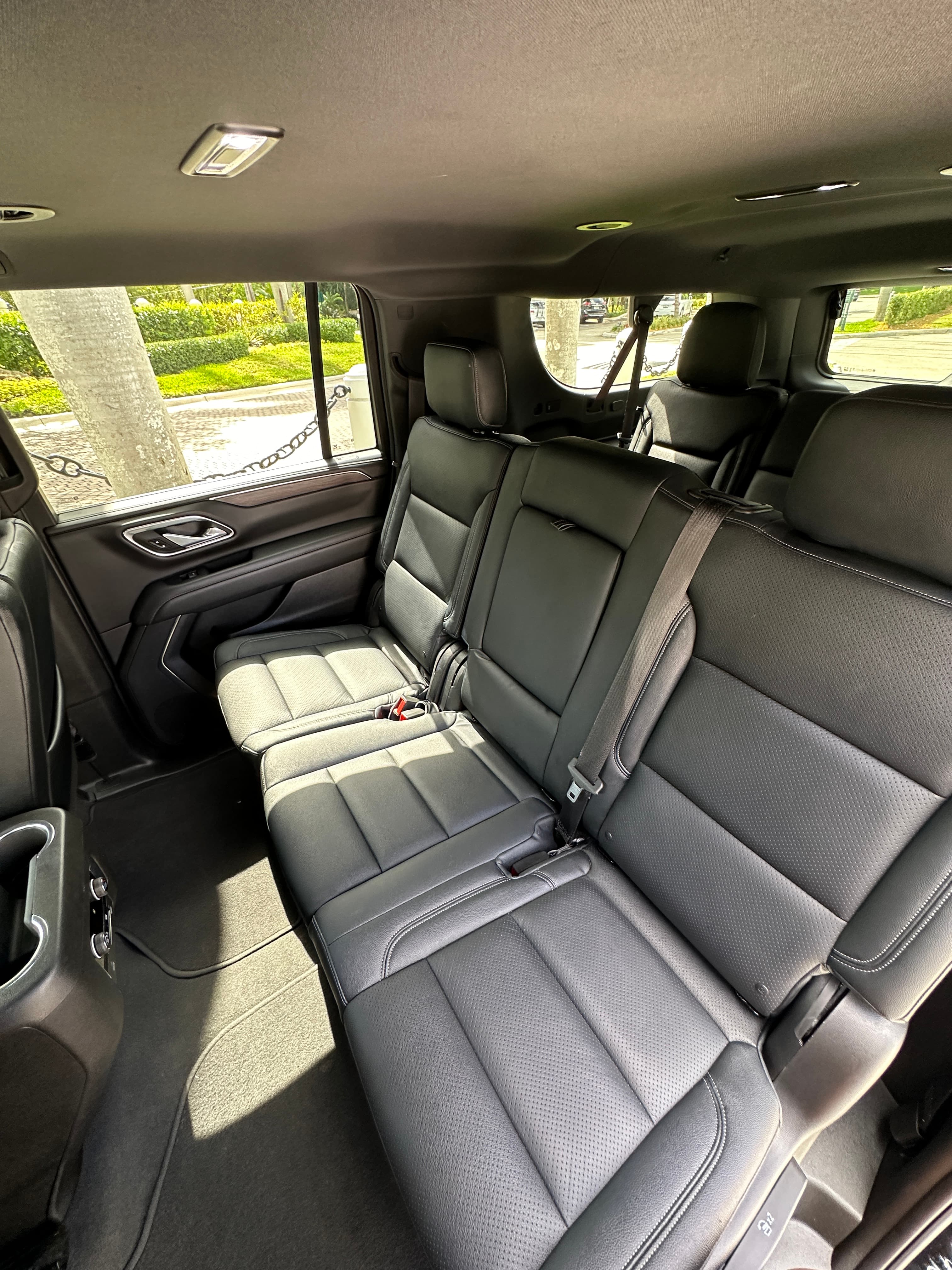 Chevrolet Suburban thumbnail 3