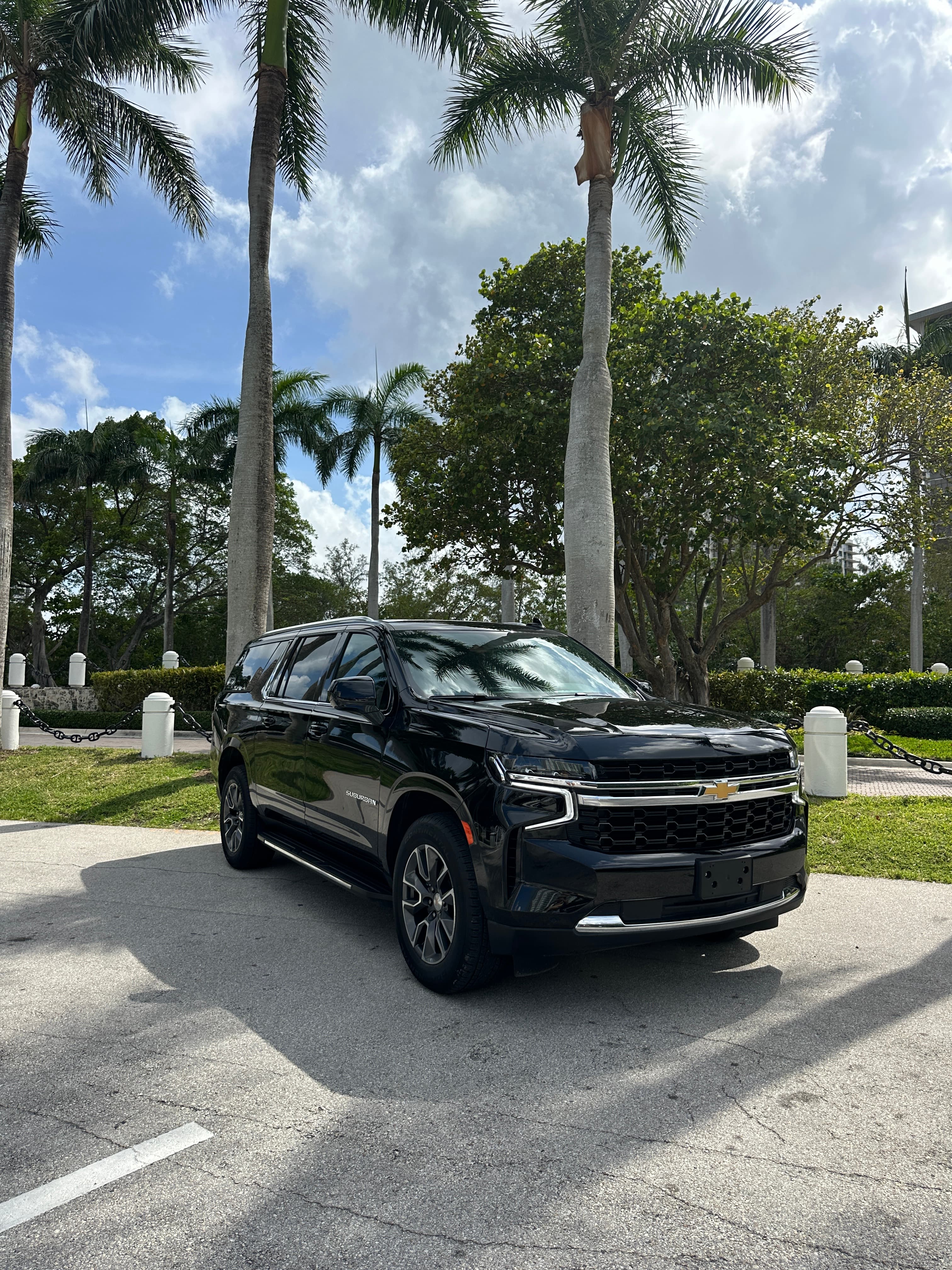 Chevrolet Suburban thumbnail 4