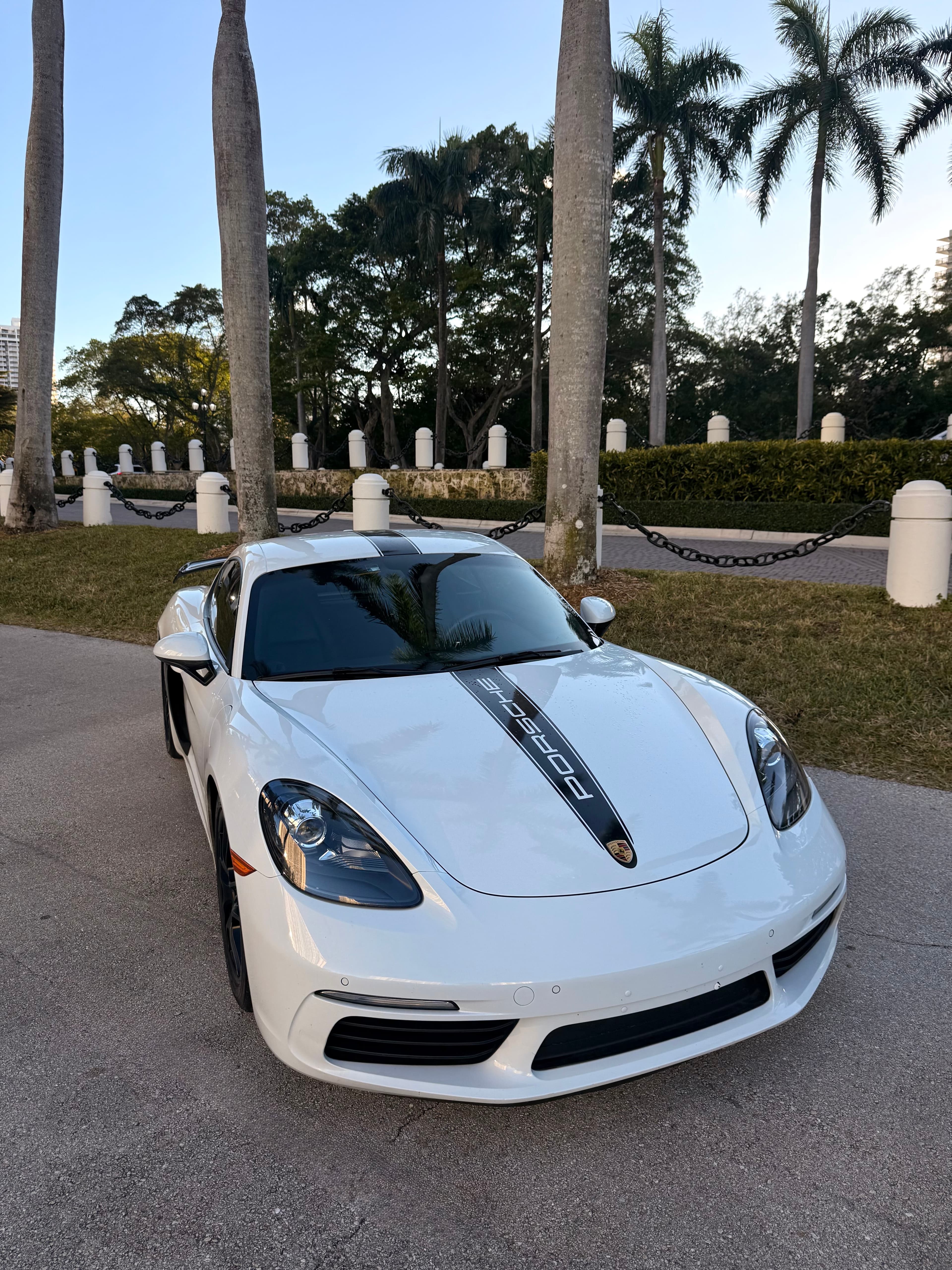 Porsche Cayman thumbnail 4